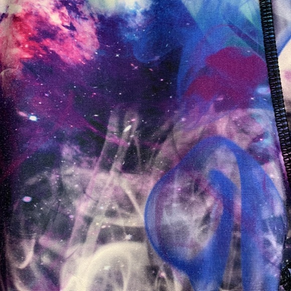 Kyodan blue & purple mystic printed leggings w/ pocket in the back waist. Size M - Picture 5 of 8